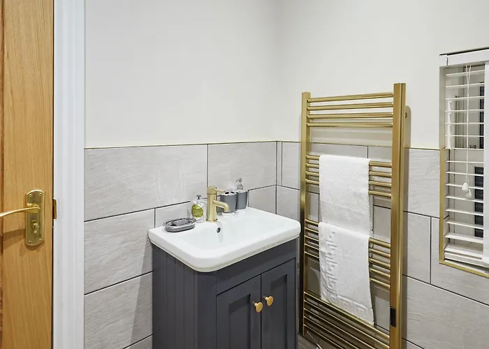 Host & - At Temperance House *